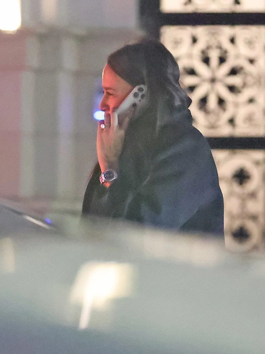 Fostul model are mare grijă la felul în care se prezintă