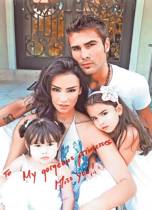 Adrian Mutu petrece în Republica Dominicană. S-a întâlnit cu Adriana şi Maya, fetele pe care le are din relaţia cu Consuelo