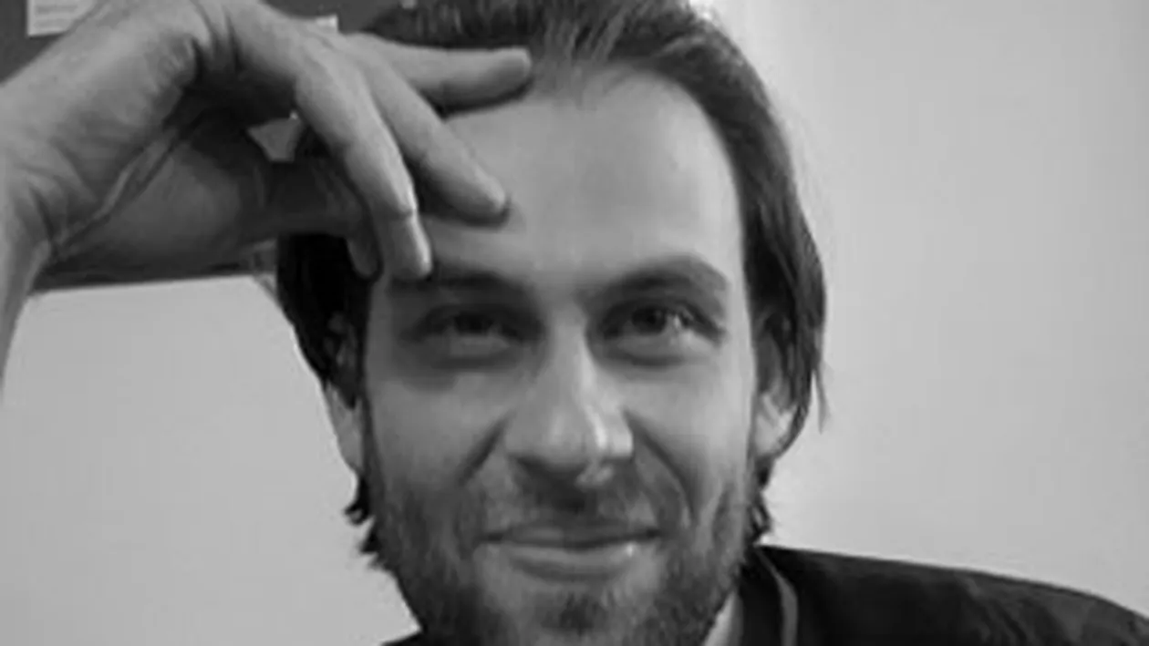 Johannes Malfatti, urmasul Cantacuzinilor, a interpretat maneaua din filmul romanesc Tatal fantoma!