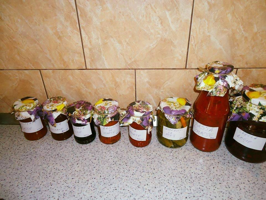 Murături, bulion, zacuscă, toate sunt pregătite ca pentru propria familie