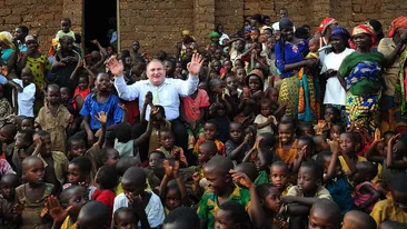 Povestea induiosatoare a romanului posedat de Maica Teresa! Duhovnicii din intreaga lume au ajuns sa il compare cu Arsenie Boca!