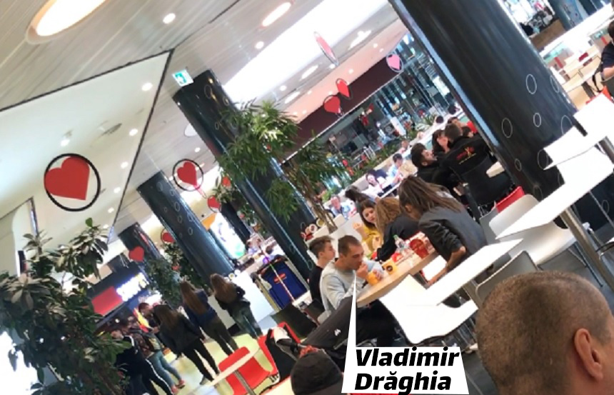 Vladimir Drăghia alături de Alice, soția lui, la mall