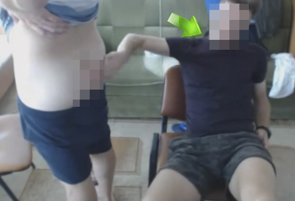Unul dintre puștii-minune ai “naționalei”, filmat gol pușcă în ipostaze bolnăvicioase