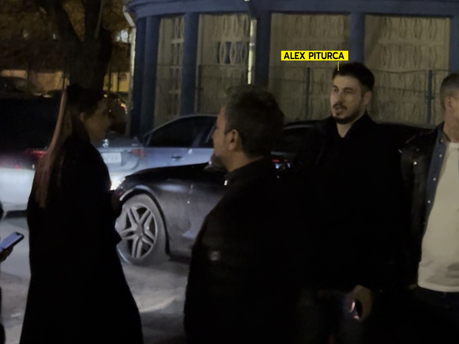 Alex Pițurcă, sub "supravegherea" prietenului Cristinei ICH (Foto: CANCAN.RO)