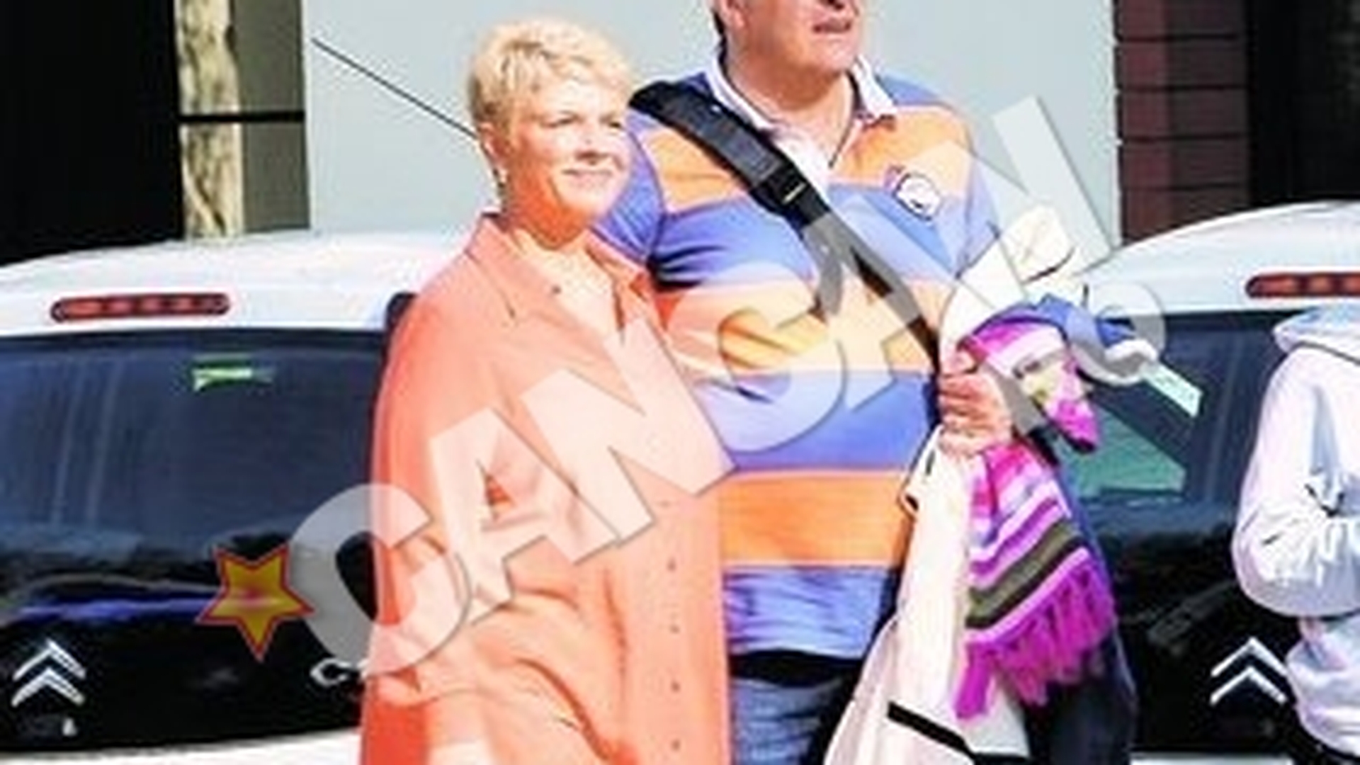 Teo si viitorul ei sot sunt pe ultima suta de metri cu pregatirile pentru ziua cea mare! Si-au luat hainele de nunta