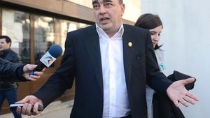 Au ”spart” nunta la ora 3.00 dimineaţa. Singurele filmări cu GIGInerică Neţoiu şi mireasa-manechin!
