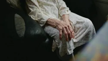 Caz șocant în Dolj. O bătrână, în vârstă de 89 de ani, a fost violată de cel care o îngrijea
