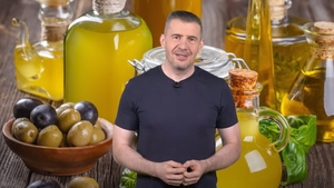 Consumi ulei de măsline din comerț? Care este singurul sănătos, potrivit lui Dragoș Pătraru