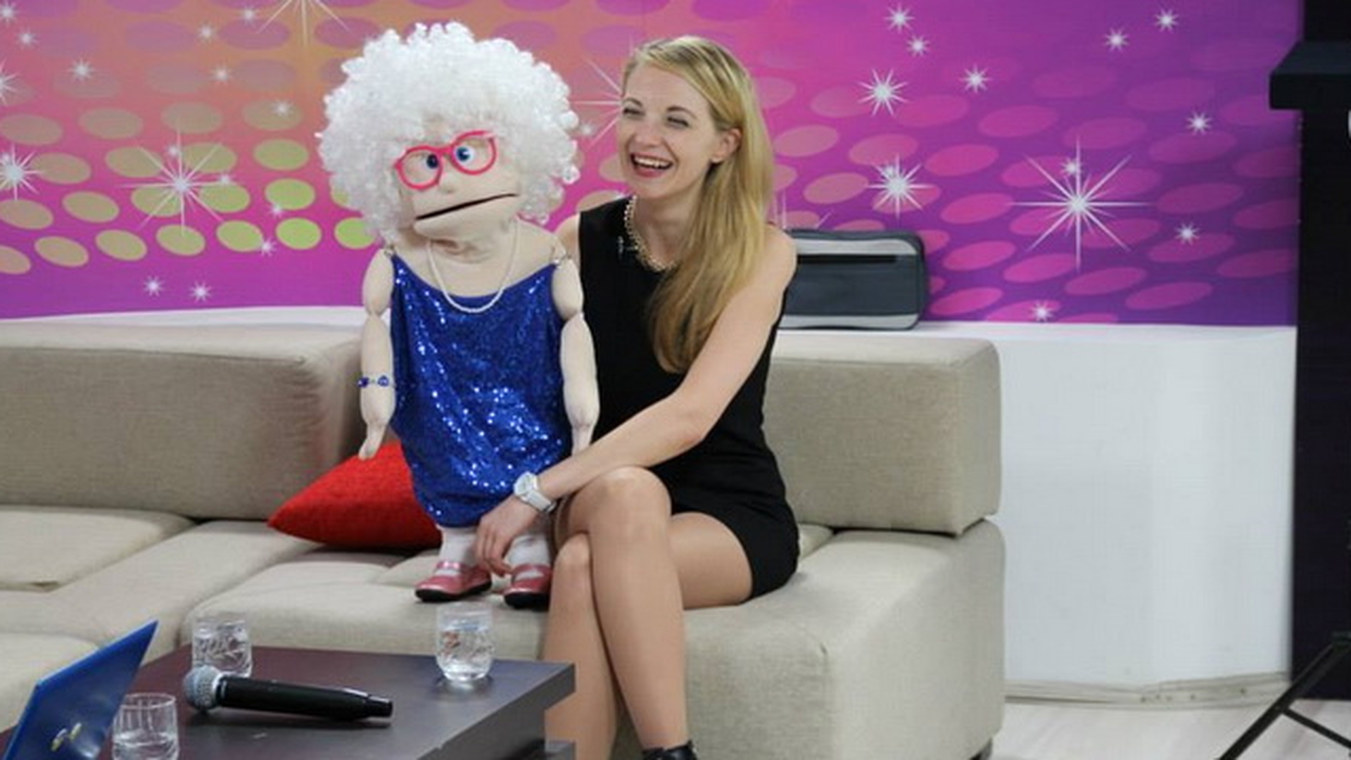 Crina, ventrilocul de la “Romanii au talent” i-a gasit “bunicutei-sexy” un amant betiv!