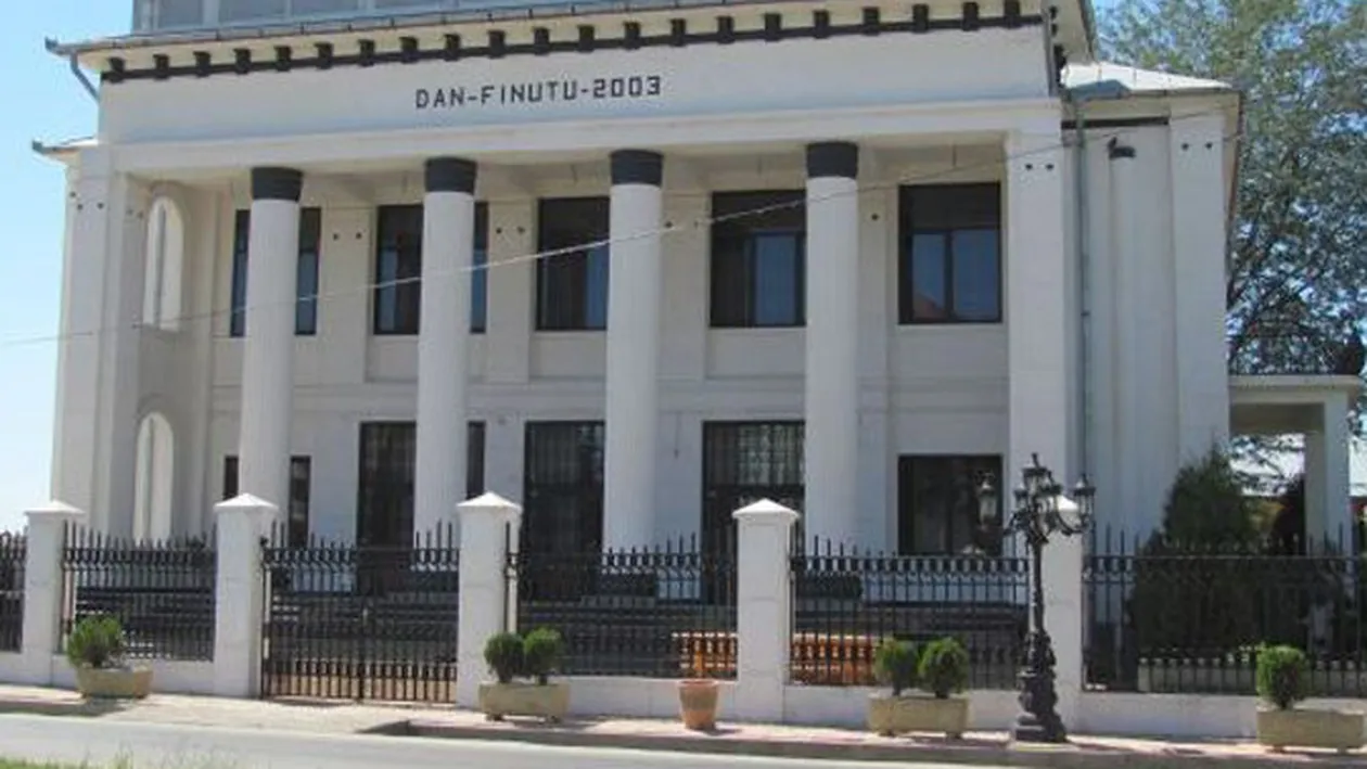 Dan Finutu, nasul baiatului lui Bercea Mondialul, a murit in accidentul din Tulcea! Devenise celebru dupa ce isi facuse casa la fel ca Judecatoria din Caracal