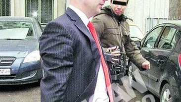 Fratele deputatului a dat fuga sa-i duca mancare rudei incarcerate, dar s-a intors cu pachetul acasa. Boldea, flamand in arest