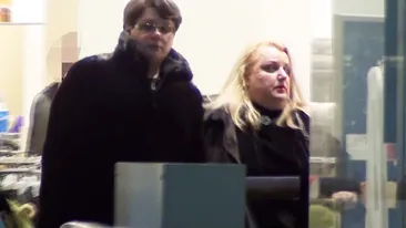 Credeai ca stii totul despre Fuego? Uite cu ce blonda misterioasa se plimba cantaretul prin mall