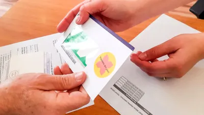 Voucher de 100 lei pentru această categorie de pensionari români, cu ocazia Paștelui. Cine se încadrează