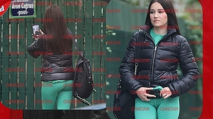 Influencerița cu un milion de urmăritori și-a făcut fenta în stradă! Mulată și încordată! Imagini tari!