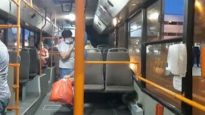 Scandal de proporții într-un autobuz din Constanța! Două femei au avut de împărțit un scaun. Autoritățile au intervenit