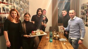 Anamaria Prodan, sărbătorită cu mare fast de echipa de la „Gospodar fără pereche” şi de prieteni! Ce cadouri luxoase a primit vedeta