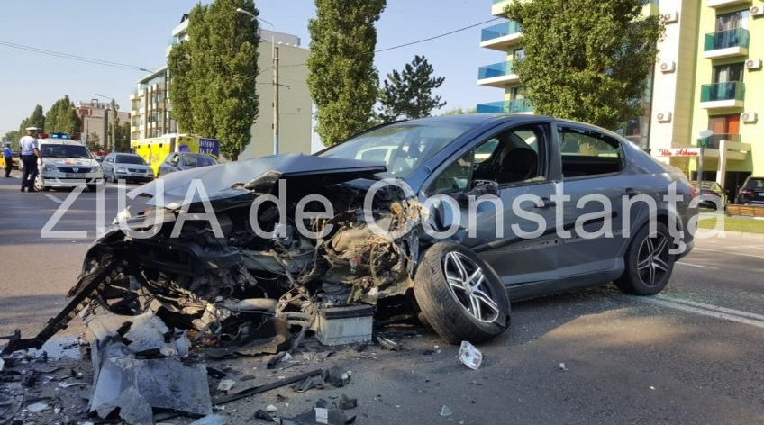 Două accidente violente în Constanța! Mașinile s-au făcut praf în urma impactului din Mamaia