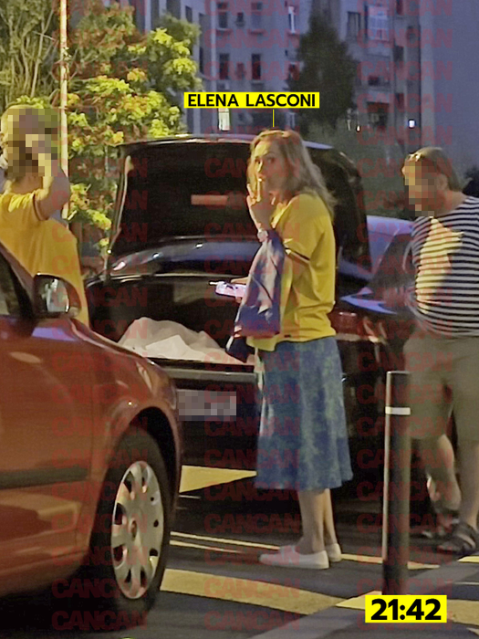 După tricou, Elena Lasconi a luat și tricolorul cu ea.