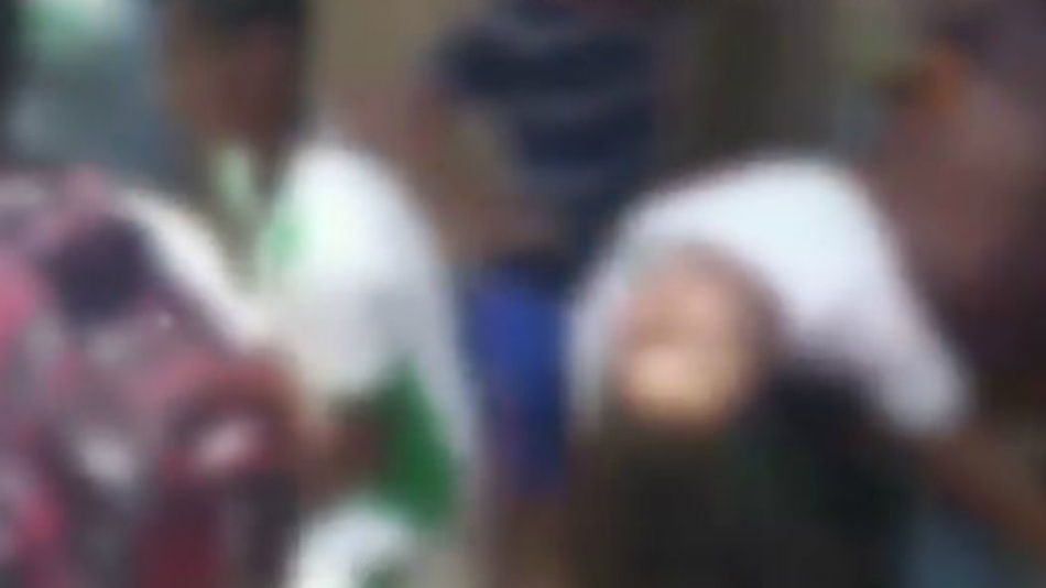 Caz socant intr-o scoala! Elevii parca au luat-o razna si au intrat in transa. Parintii lor se tem ca ar putea fi posedati de diavol si au cerut ajutorul preotilor VIDEO