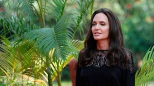Surpriză de proporţii pentru ANGELINA JOLIE! Nu şi-a mai încăput în piele de fericire când a aflat vestea