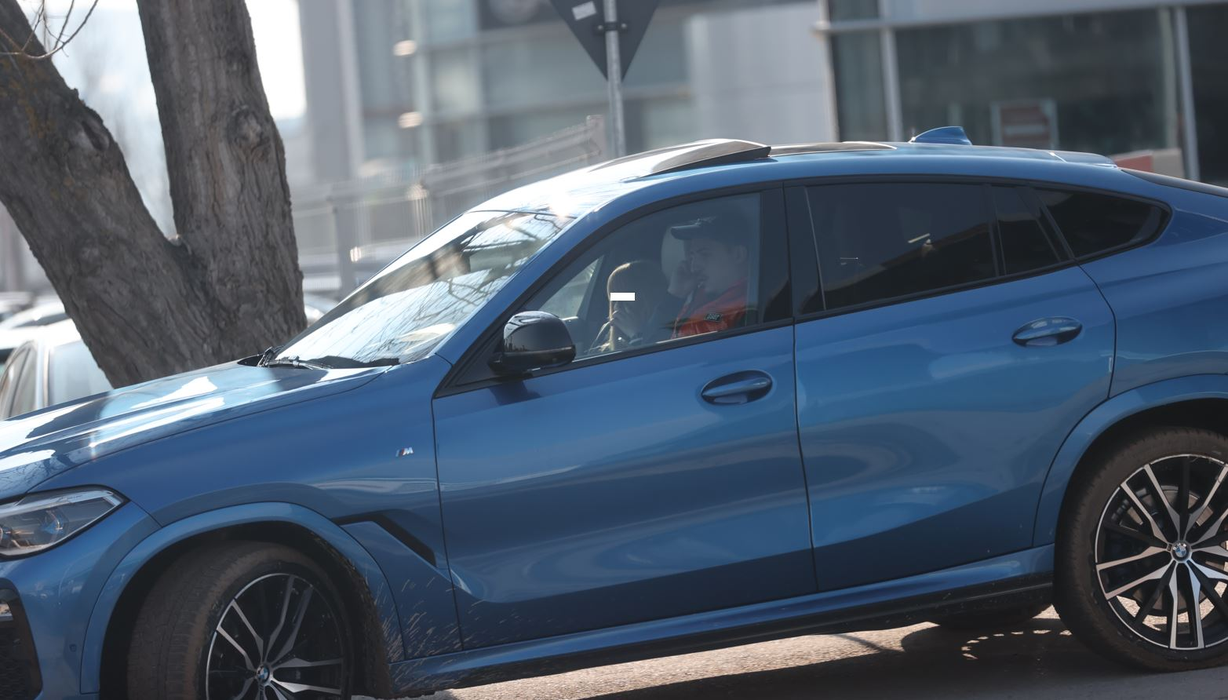 Cine este misterioasa blondă care a plecat alături de Bogdan la Ploiești?