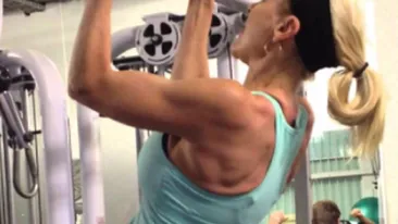 Prea frumoasă pentru prietenele ei! Părăsită, vedeta a intrat în depresie