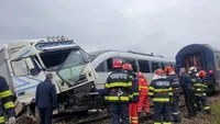 Accident grav în Vaslui! Un camion a fost lovit de două trenuri. În urma impactului mai multe persoane au fost rănite