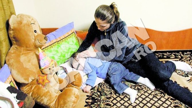 Copilul ars la nastere in incubatorul de la Maternitatea Bucur din Bucuresti, incercat din nou. Izolat in nameti