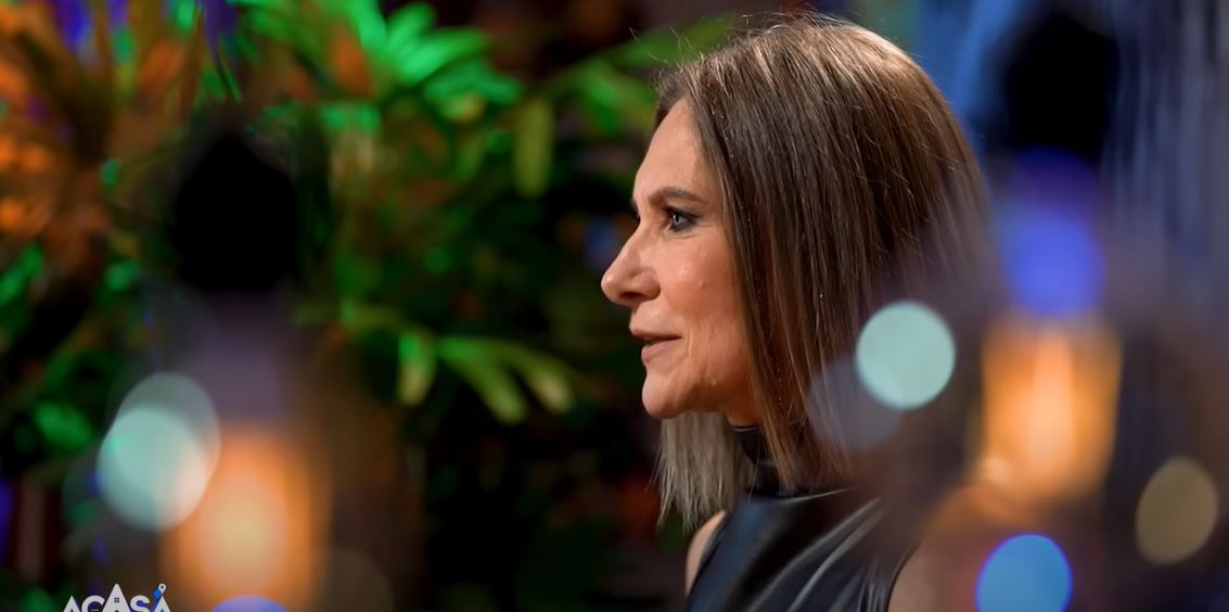Cine i-a făcut Andreei Esca celebrul sacou roşu din prima transmisie PRO TV cu „Bună ziua, România, bună ziua, București”. E un designer celebru. VIDEO