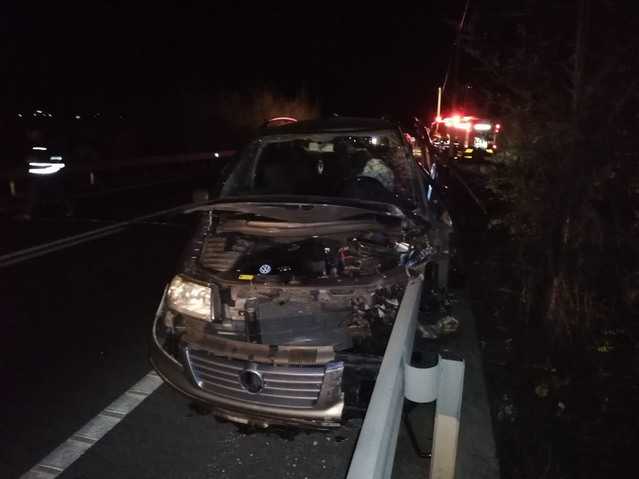 Accident teribil în Hunedoara, după ce două mașini s-au ciocnit frontal: sunt 7 răniți. Ce au aflat polițiștii despre șoferul care a făcut depășirea riscantă