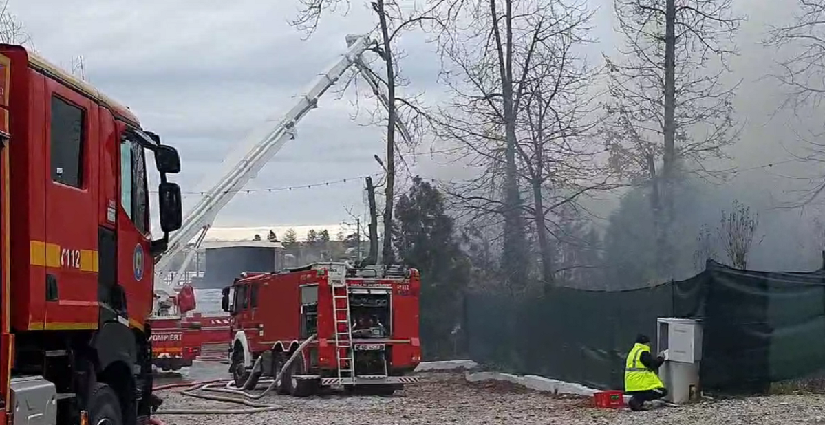 Imagini de la Taverna Racilor din Snagov. Localul a fost mistuit de un incendiu puternic/ sursă foto: CANCAN.RO