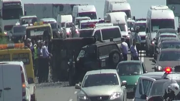 Imagini-soc de la accidentul produs pe litoral, soldat cu 12 raniti! Uite in ce hal au fost distruse masinile in urma impactului!