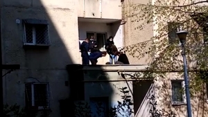 Sinucidere în Capitală. Un bătrân s-a aruncat de la etajul 8 al unui bloc