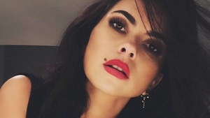 Inna, internată de urgență la spital după ce scena pe care cânta s-a prăbuşit!
