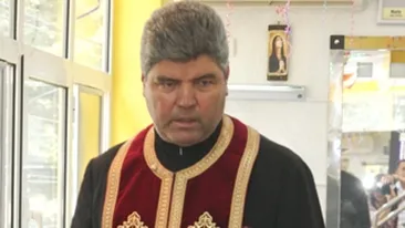 Tatal Elenei Gheorghe, cu cadelnita printre bigudiuri si foarfeci!  A sfintit un salon de infrumusetare