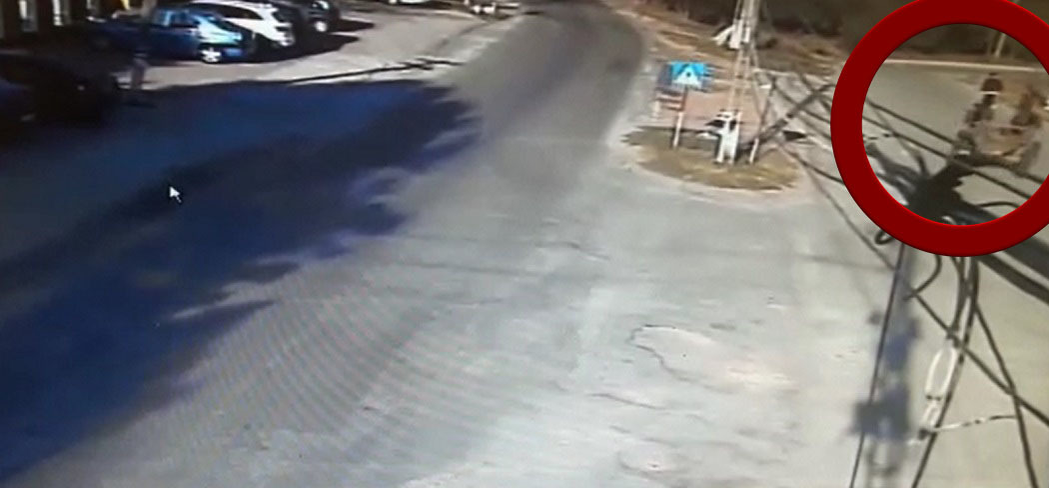 Momentul impactului dintre căruţă şi bicicletă, înregistrat de camerele de supraveghere