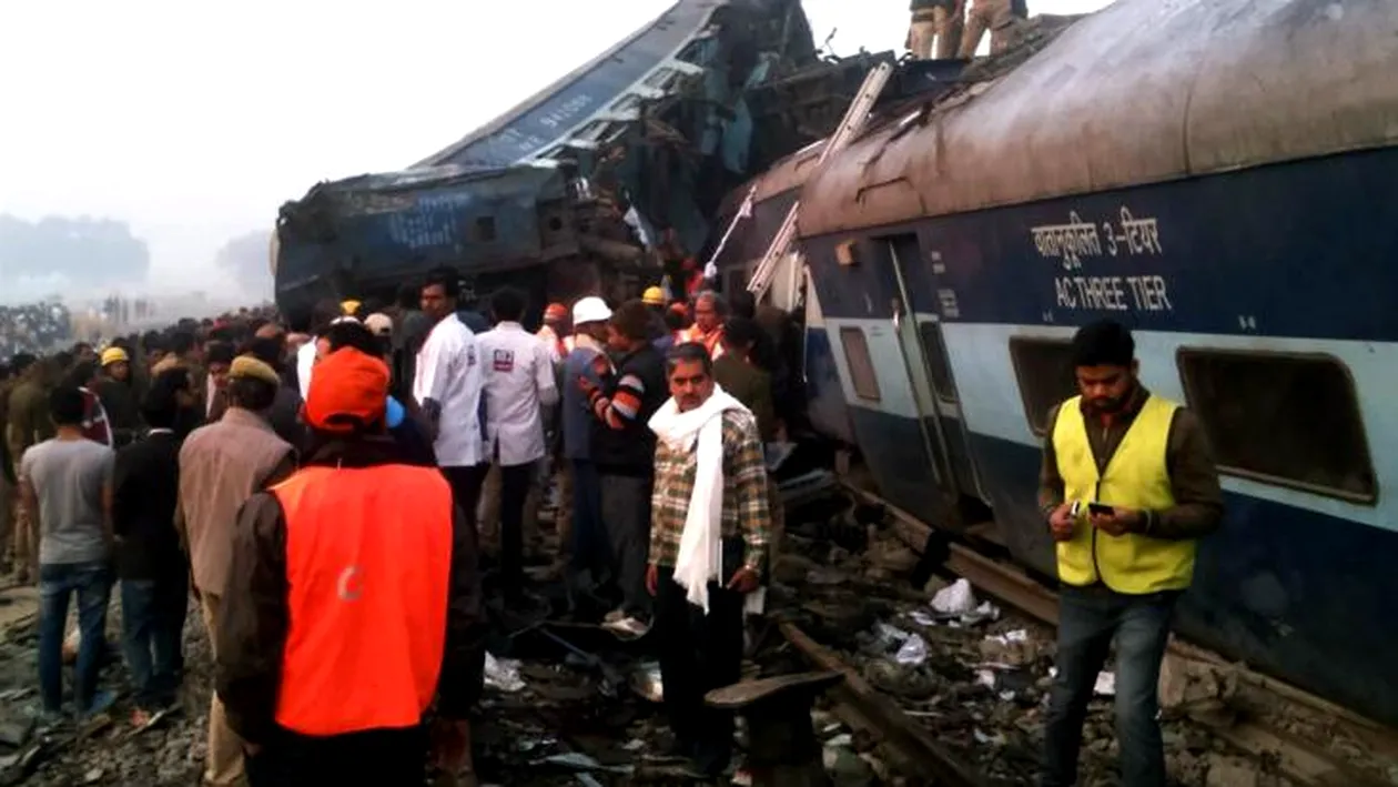 Tragedie în India! Zeci de morţi după ce un tren a lovit un grup de oameni care asistau la un festival religios