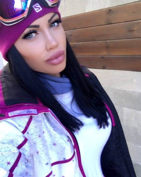 Cătălin Cazacu se iubeşte cu o bombă sexy! Ana îi ţine pumnii strânşi campionului, plecat în Republica Dominicană, la Exatlon!