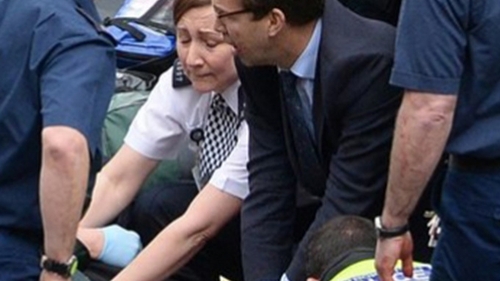 Cine este politicianul care l-a resuscitat pe poliţistul înjunghiat la Londra