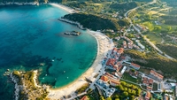 Româncă, cucerită de o stațiune din Halkidiki. Prețul unei mese i-a surprins pe turiști