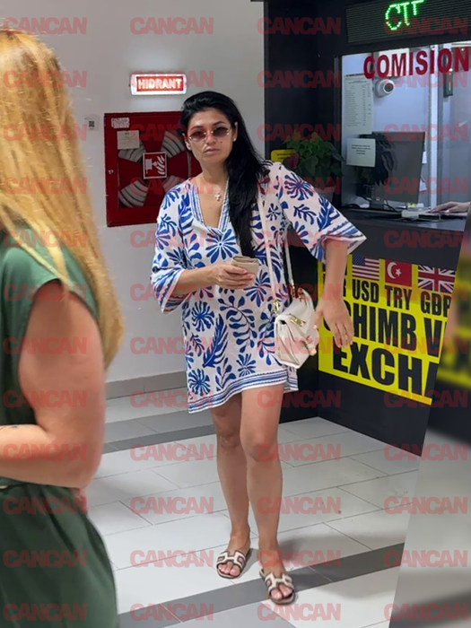 Andreea Bostănică schimbă bani la exchange