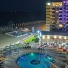 Turist olandez, scandalizat de cazarea din hotelul Vega (5 stele) din Mamaia. Cum arătau camerele, de fapt, și ce a primit să mănânce, după ce a comandat un burger
