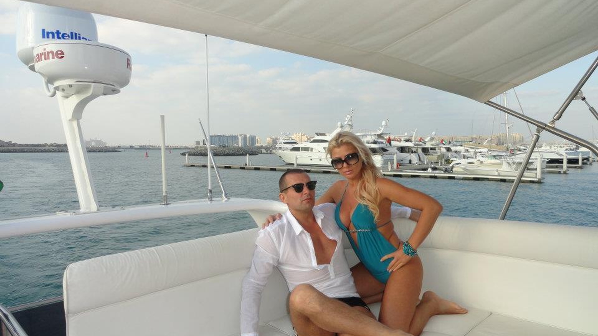 Arestat, la un moment dat, într-un dosar de corupţie, Cristinel Bostan s-a retras din politică şi… Primarul Playboy & fosta primă doamnă a comunei au speriat Mediterana cu fentele lor!