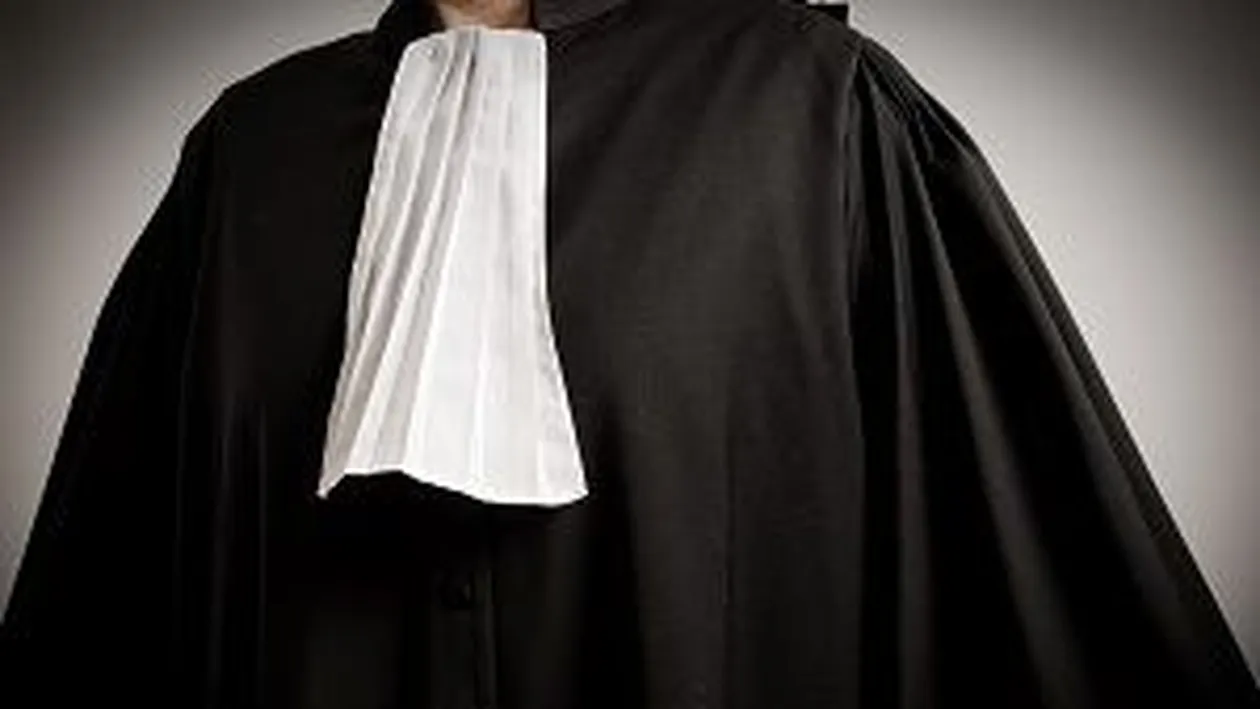 S-a întâmplat în România! Culmea şantajului: pictor extorcat de muza care i-a pozat goală