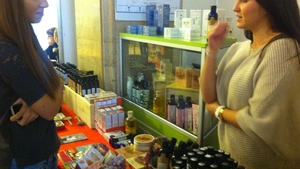 Atentie, doamnelor! La targul de cosmetice gasiti creme cu lapte de iapa crescuta in Alpi!