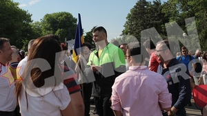 Unul dintre cei mai temuti lupatori romani este pe urma hotilor de lemne! A ajuns in padure!
