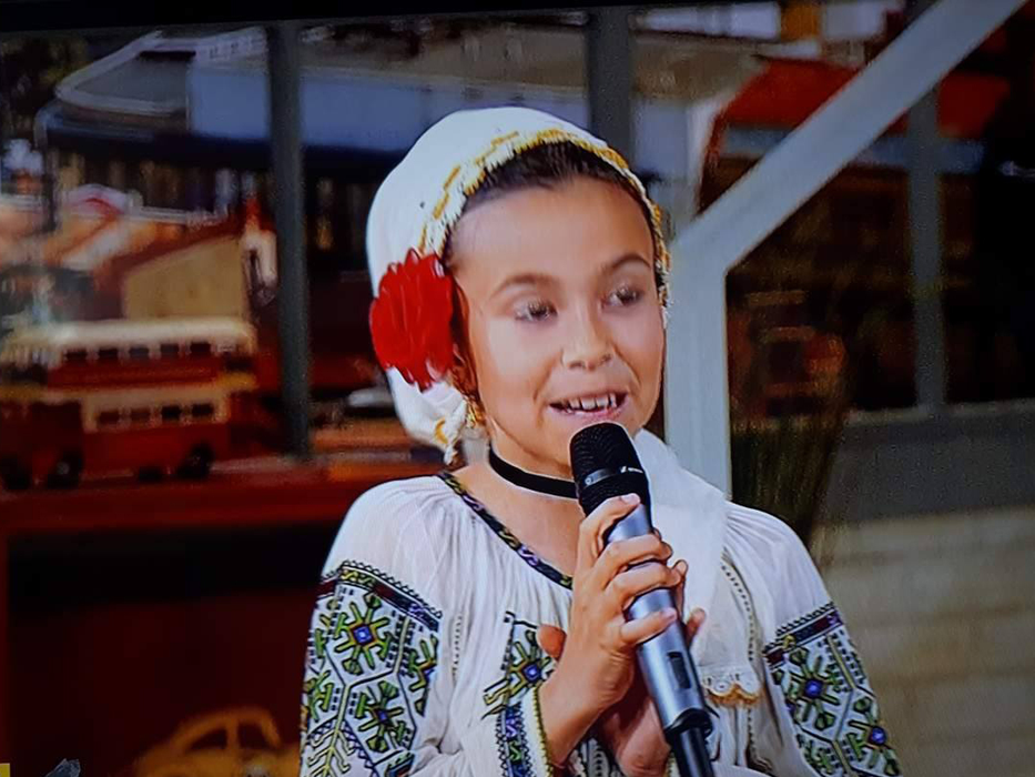 Vă mai amintiţi de „Mica Maria Tănase”, care a făcut-o pe Andra să plângă? Nicoleta Iancu a devenit o adevărată domnişoară