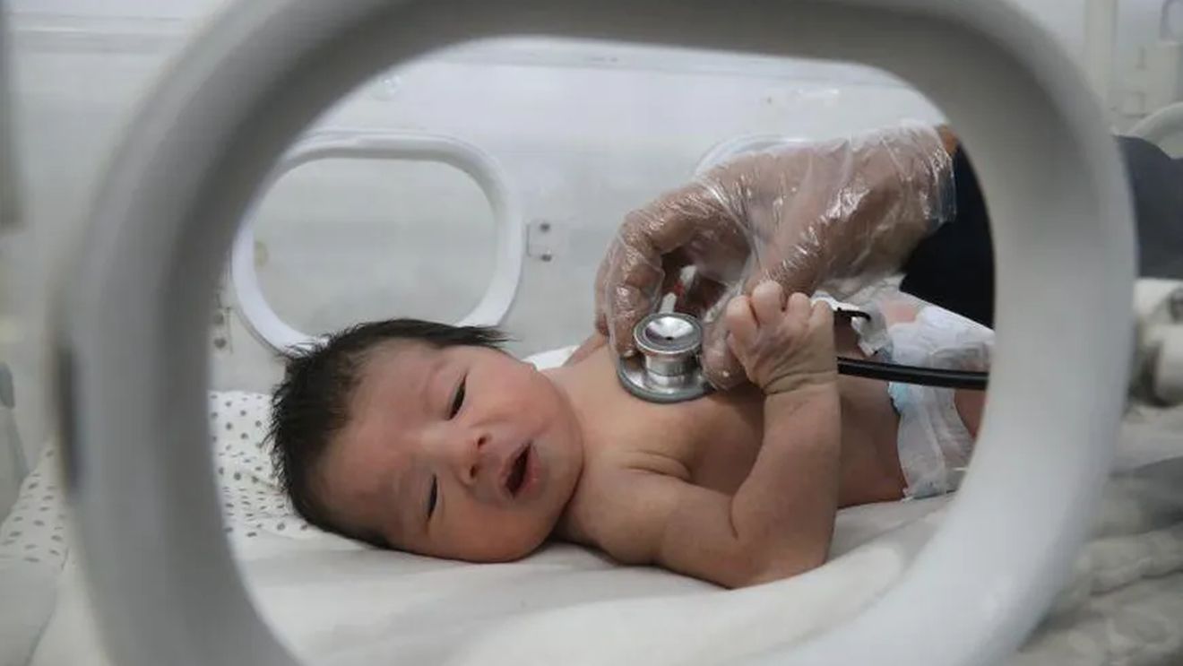 Aya, bebelușul găsit sub ruinele cutremurul din Turcia, a fost adoptată. Fetița a fost la un pas să fie răpită