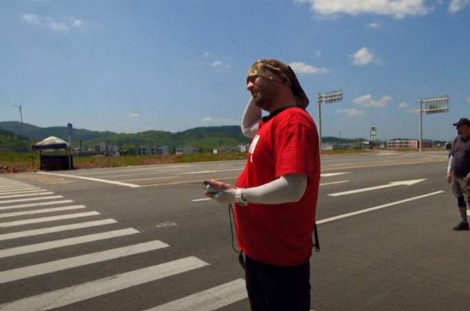 Cheloo a vorbit despre consumul de substanțe interzise, la filmările Asia Express. În iunie, a fost internat la Psihiatrie, după ce și-a provocat o rană la nivelul gâtului