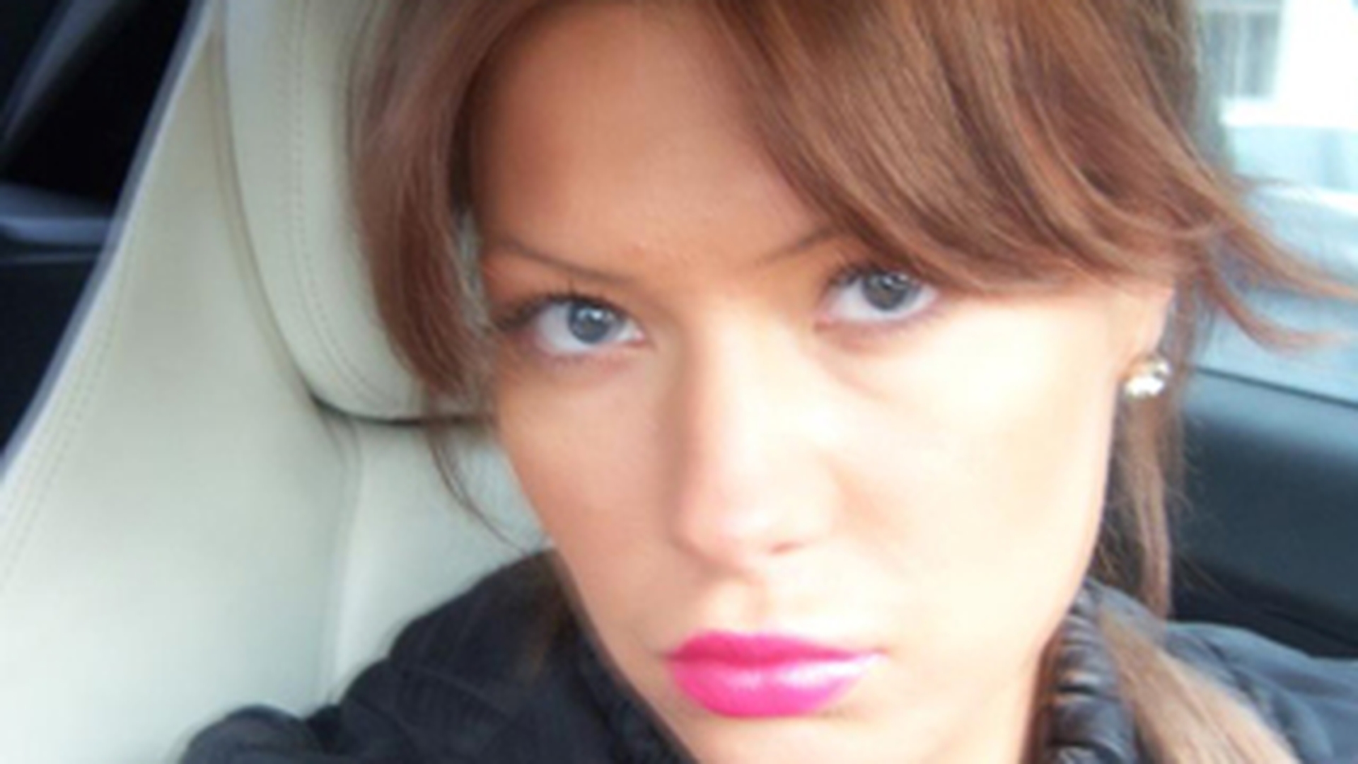Schimbare de look! Simona Sensual s-a vopsit ca Bianca Dragusanu! Ii sta bine?